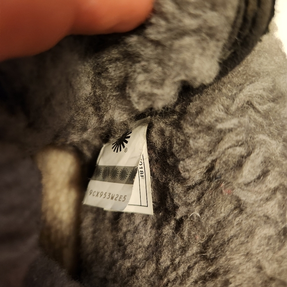 UGG Women's Adirondack III Boots in Black size 7.5 in VGUC - Picture 8 of 9